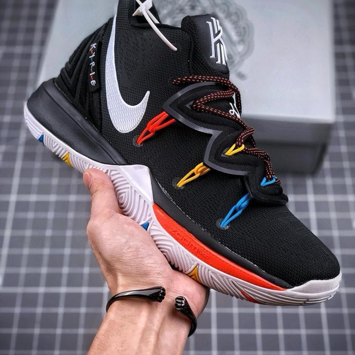 Sepatu Kyrie 5 Friends Black