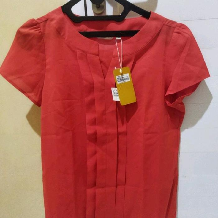 Preloved blouse Atmosphere