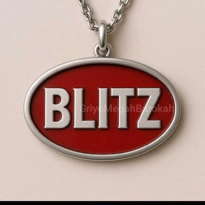 Blit Kalung Oval Merah dengan Desain Blit yang Menarik