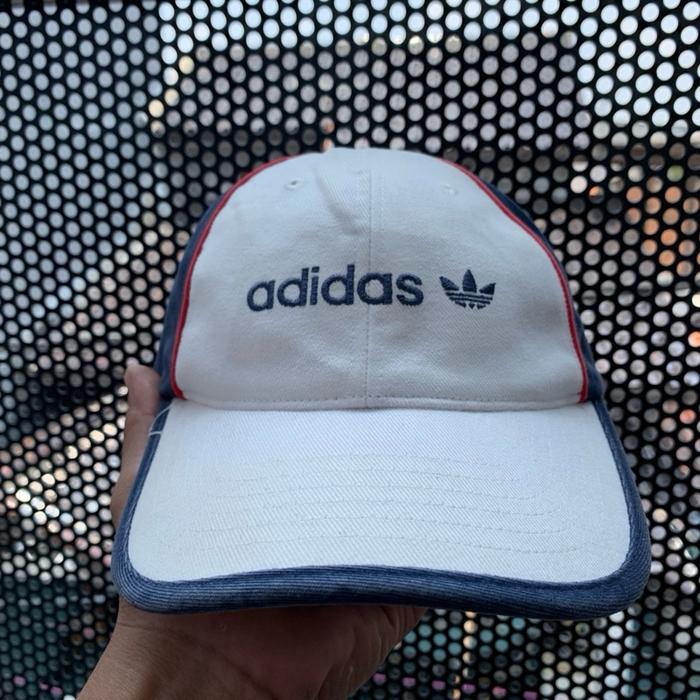Topi adidas vintage kembang small logo adjustable strapback cap