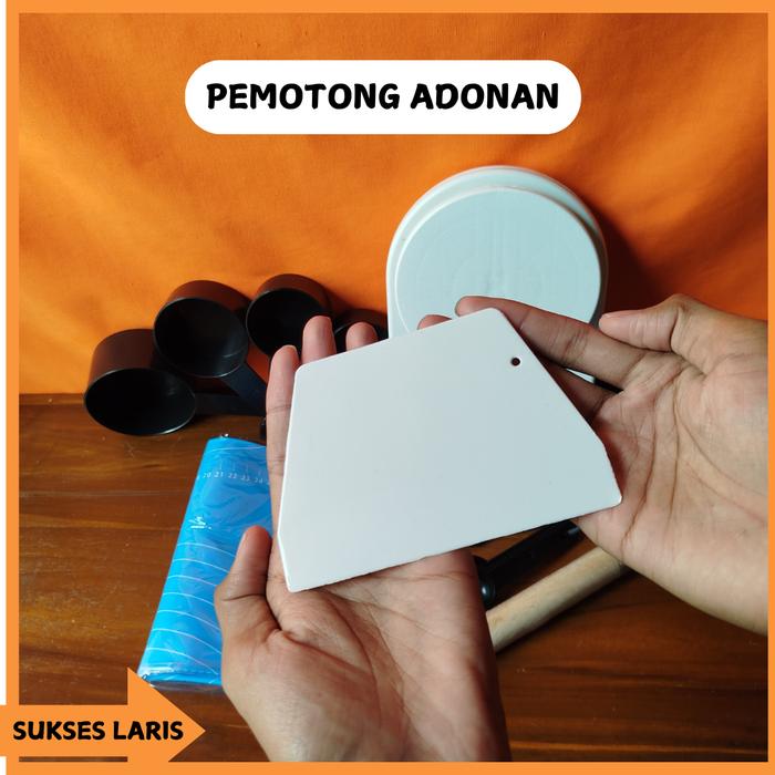 PAKET PEMB T ADONAN | ALAS SILIKON ROLLING PIN SILIKON ROLLING PIN KAYU TIMBANGAN D ITAL SENDOK TAKA
