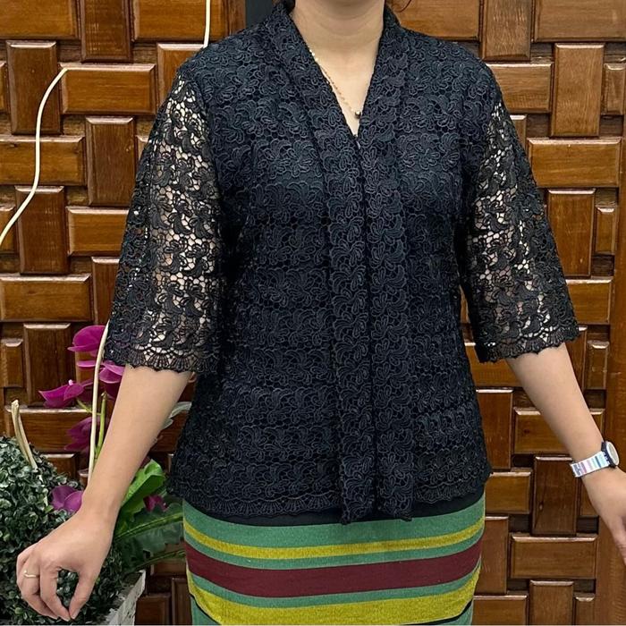 Atasan brokat hoki kancing depan warna Hitam