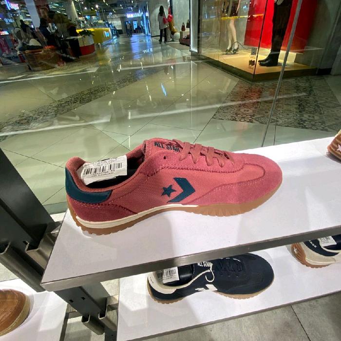 Converse Sepatu All Star Original 100% Warna Merah Muda dengan Detail Biru Tua