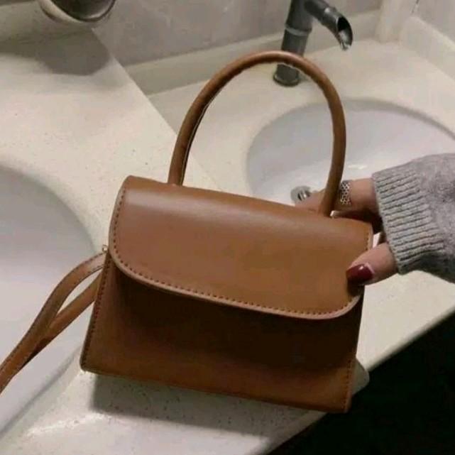 faahion ootd, tas miniso,hils merek ellora,hp iphone 11 fungsinya untuk bebagai macam kegunaan