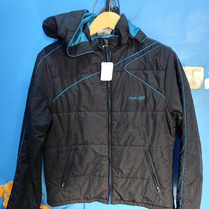 Reebok Jaket Bulang Puffer Hitam Biru Original dengan Desain Stylish dan Nyaman untuk Penggunaan Seh