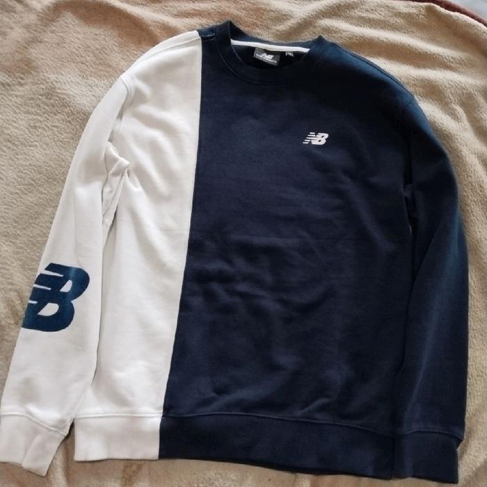 New Balance Crewneck Sweater Biru Putih dengan Logo Besar untuk Pria dan Wanita
