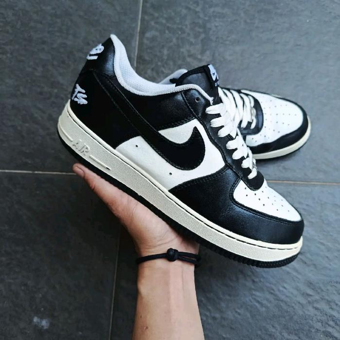 Nike Air Force 1 Terror Squad Sepatu Sneaker Pria Wanita Hitam Putih Klasik