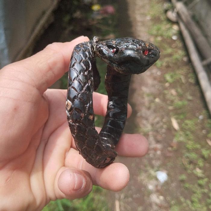 gelang akar bahar ukir ular kobra zinak asli akar bahar hitam