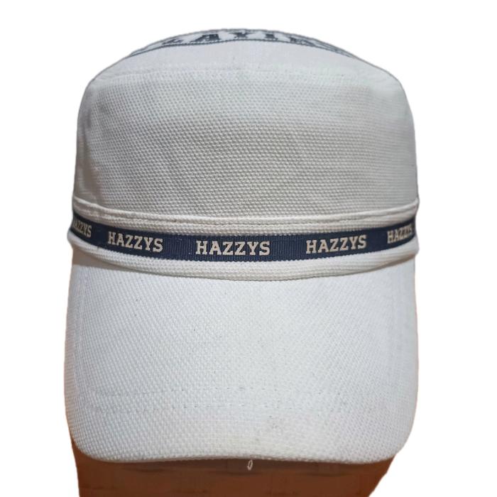 Hazzys Topi Golf Putih dengan Logo Hazzys di Pinggir dan diatas untuk Aktivitas Outdoor