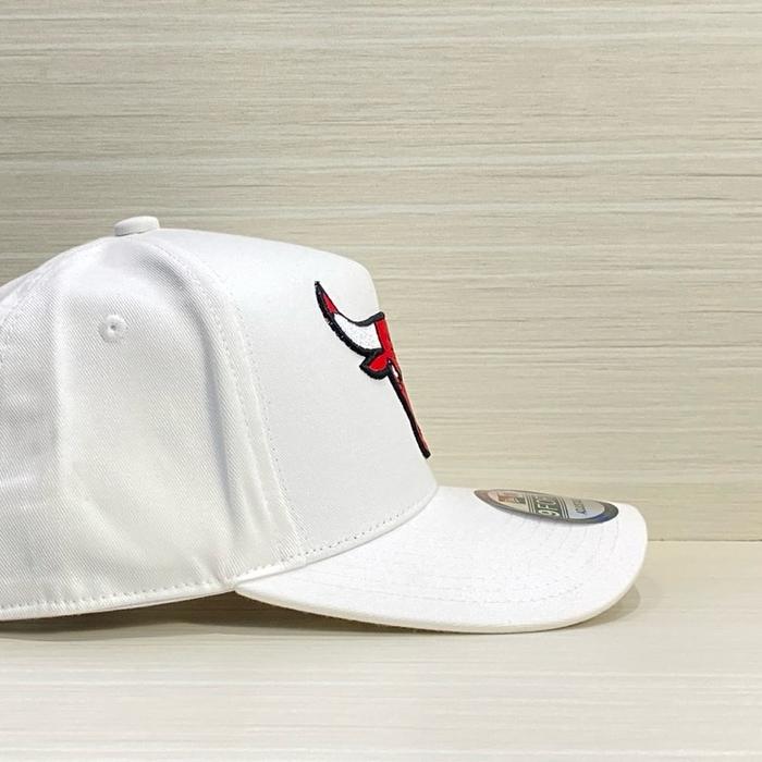 TOPI BASEBALL PUTIH BORDIR MERAH BANTENG