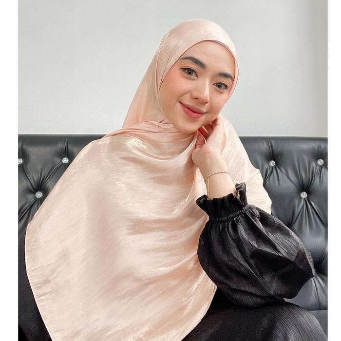 [LAST STOCK] Radwah - Shiny Pashmina - Hijab Pashmina Muslim Wanita - Kerudung Dewasa