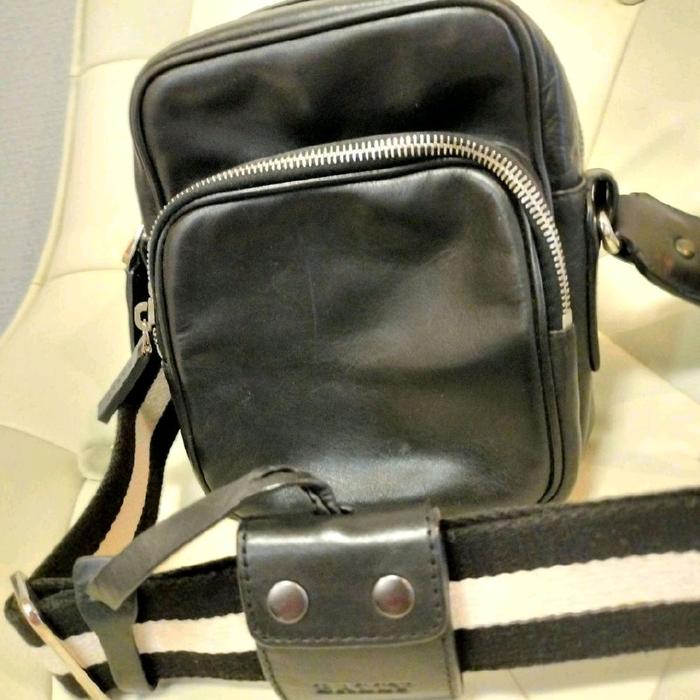 Bally Sling Bag / Slempang Size Kecil Lengkap Gembok & kunci Langka Authentic Preloved Japan.