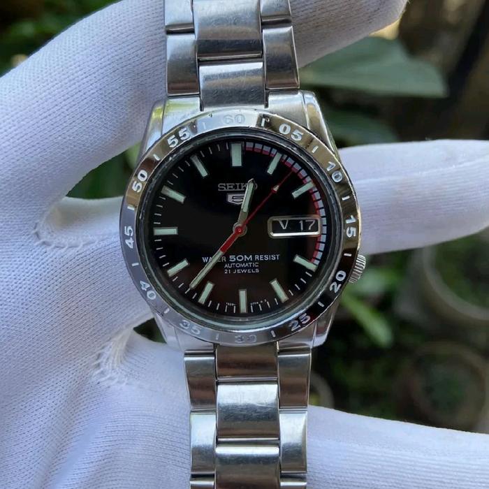 Original Seiko 5 racing dial black bezel