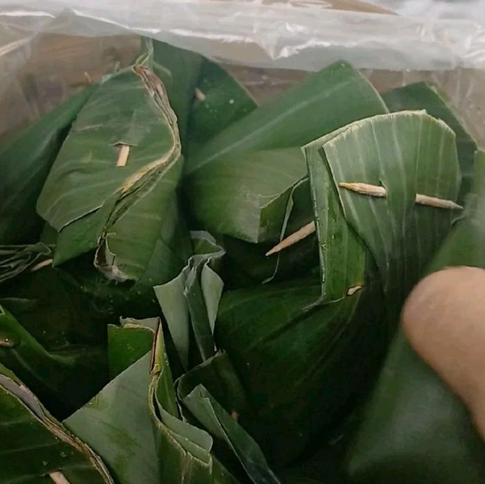 Tape ketan/peuyeum ketan khas Langkaplancar pangandaran di jamin manis sekali beli pengen beli lagi 