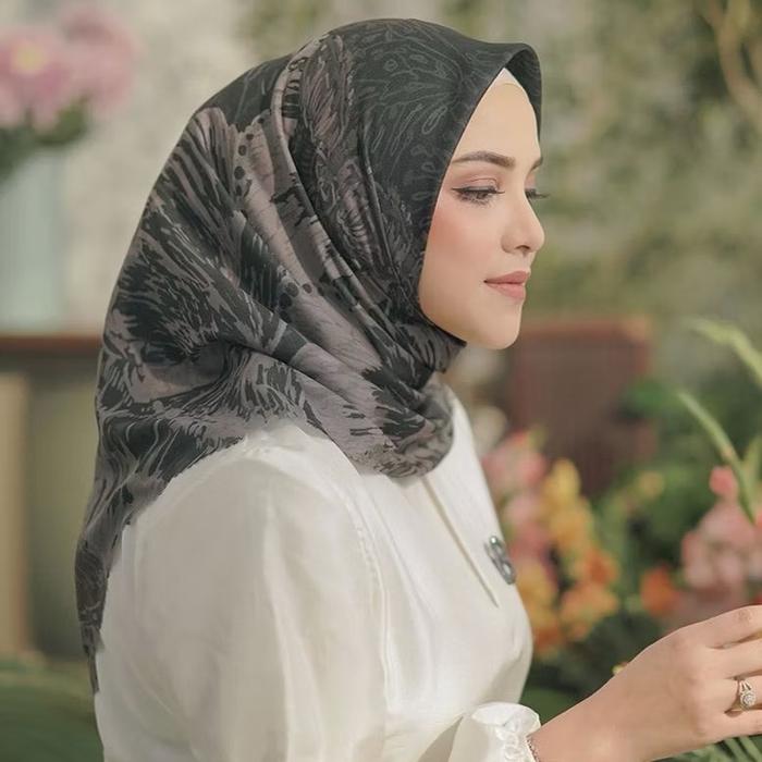 BUTTONSCARVES The Farsha Series Voile Square Gold Jilbab Muslim Segi Empat Voal Printing