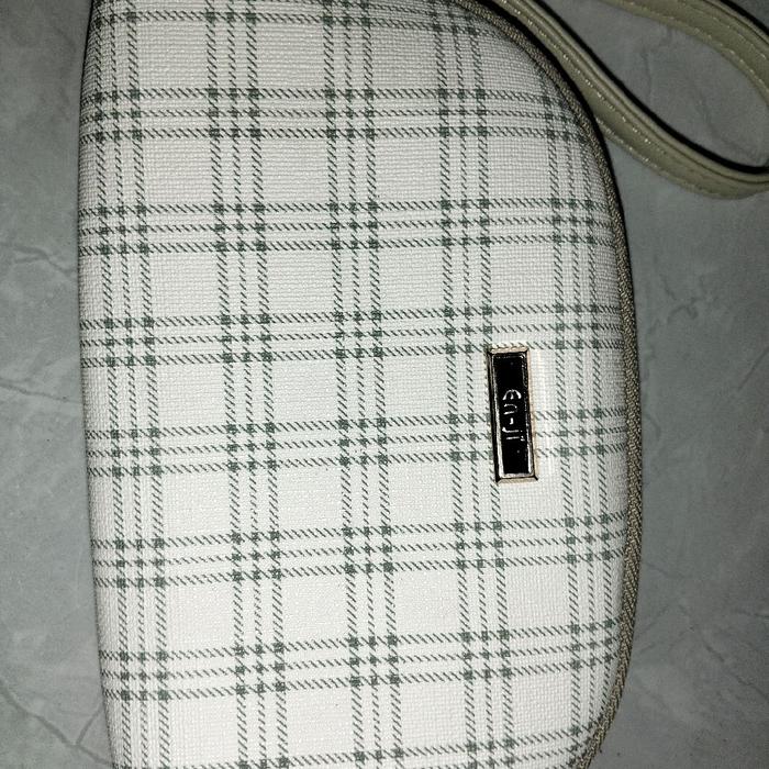 pouch enji /dompet dari brand enji ..warna mint