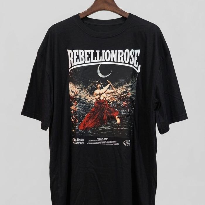 RebellionRose Kaos Hitam dengan Desain Artistik dan Tulisan RebellionRose untuk Pria dan Wanita