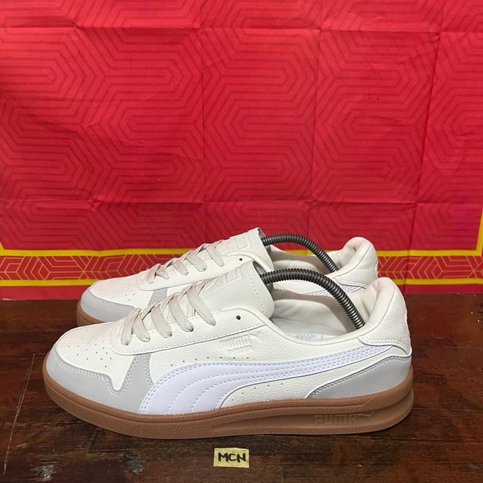 Sepatu second branded puma indoor cream size 43
