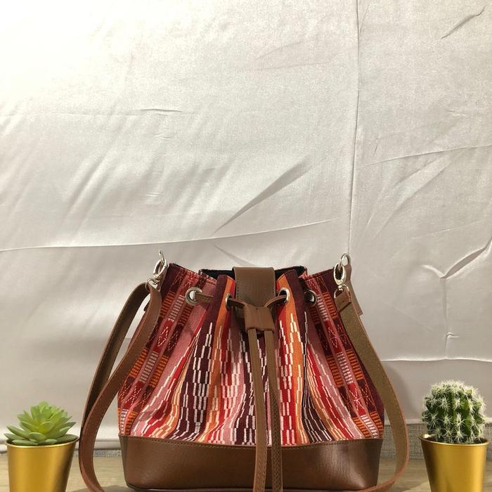 Tas Serut Wanita Motif Ulos - Model Terbaru dengan Desain Khas Ulos Selempang