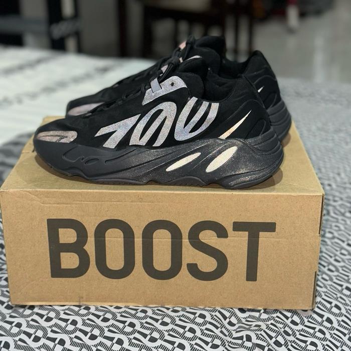Sepatu Adidas Yeezy MNVN 700 Triple Black Laceless 8US Used Good Condition with Box Sneakers ORIGINA
