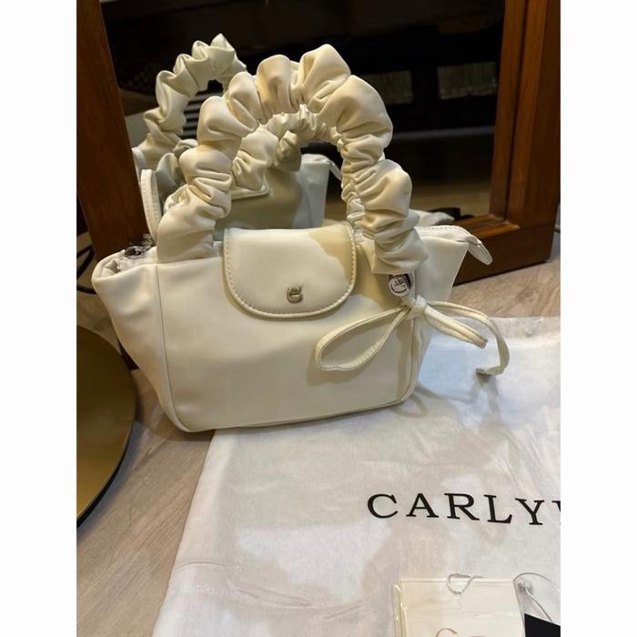 Preloved Carlyn Buddy mini