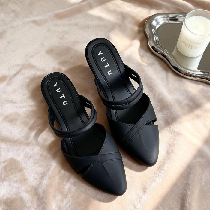 Sepatu wanita ujung lancip & Sandal Jelly Wanita Sandal Selop Wedgest Wanita 37-40