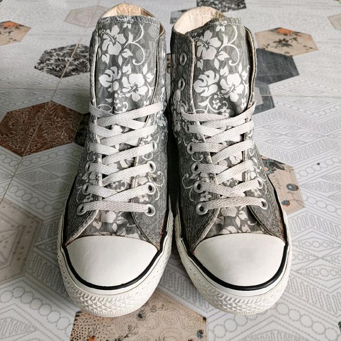 Converse CT Sepatu Sneaker Tinggi Motif Bunga Abu-abu untuk Wanita dan Pria Shoes Size 40