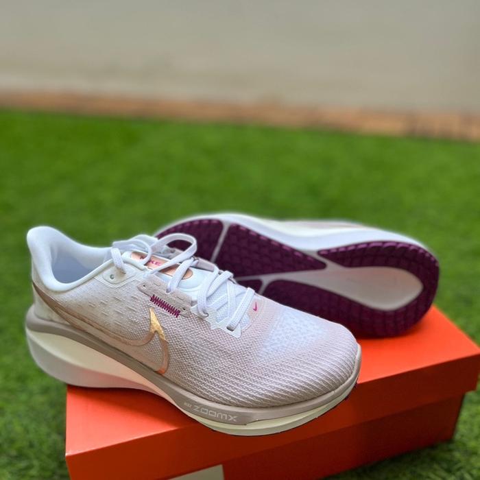 NIKE Vomero 17 Women Platinum Violet
