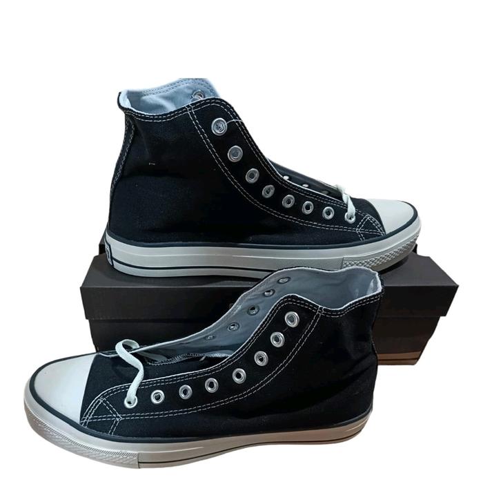 Sepatu Kets hitam Putih. M9166