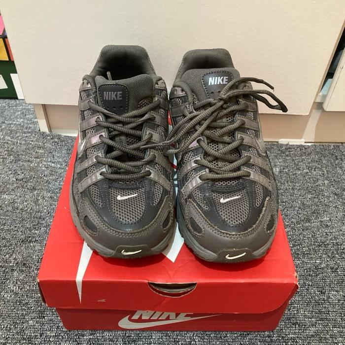 NIKE P-6000 (GS) ORIGINAL SECOND- Cave Stone/Metalic Silver Pierre De Cave - Size 36.5/23.5cm Shoes 
