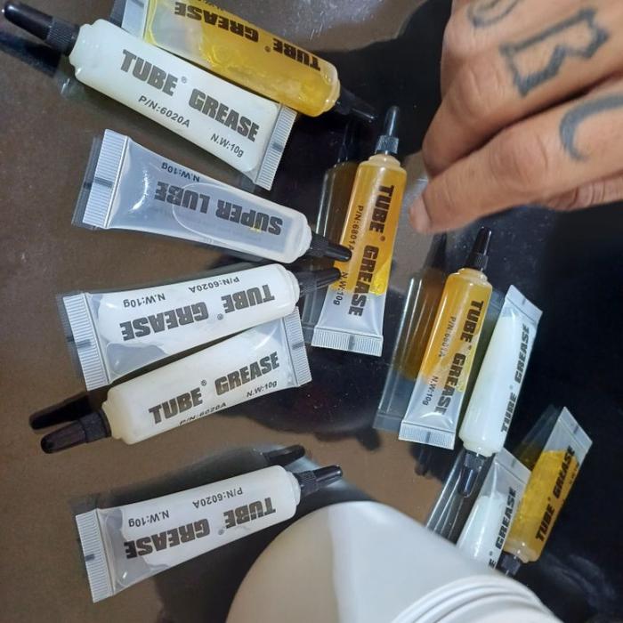 Parling Laris! pelumas mesin tattoo untuk semua mesin tattoo( tube grease ) grip,bering dll Terbatas