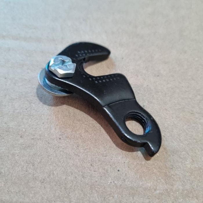 anting sepeda jadul bengkok hitam