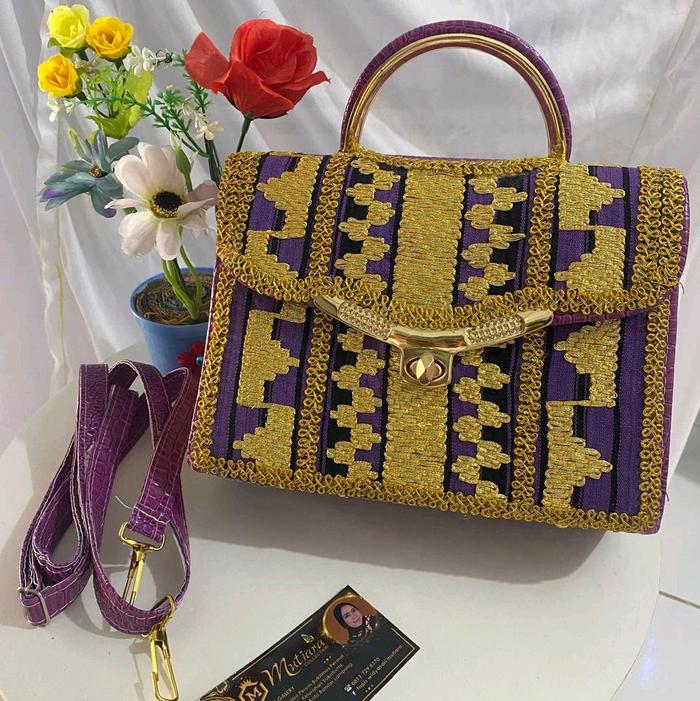 Tas Tapis mutiara khas lampung dengan lebar 23cm panjang 17cm ,panjang tali 109cm Selempang Wanita S
