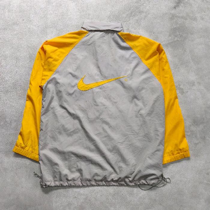 Jaket windbraker nike big logo cream kuning bekas
