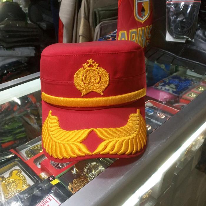 topi merah pengasuh polri komando pamen