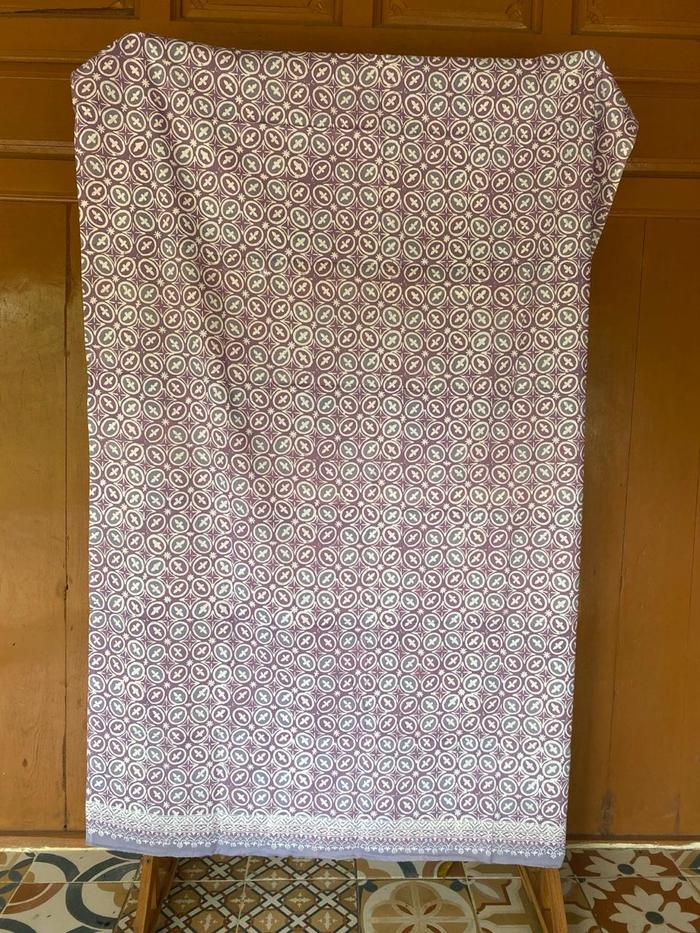 Batik Tulis Kombinasi Cap Cirebonan - Motif Kawung Warna Ungu Pastel (Bahan Kain Katun)