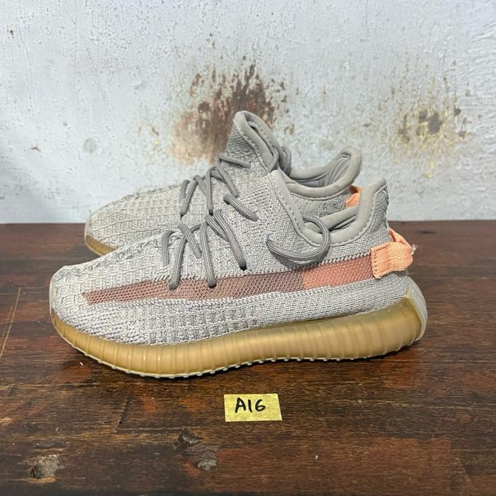 Sepatu anak second ori adidas yeezy boost 350 grey size 28