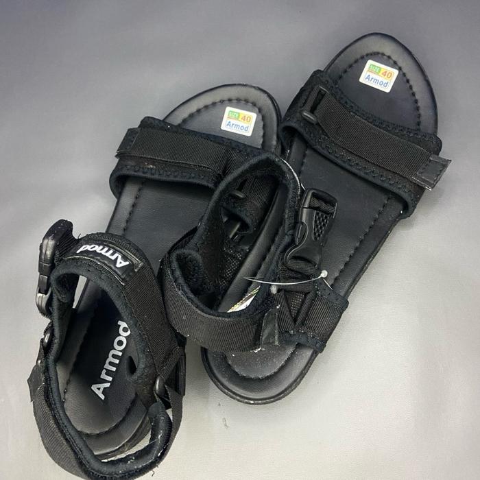 Sandal Anak Laki-laki Armod Hitam dengan Tali Velcro dan Logo Armod di Sol