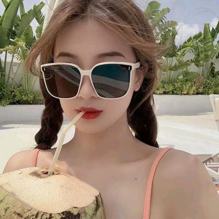 KACAMATA KIMGLASS HITAM/PUTIH Sunglasses