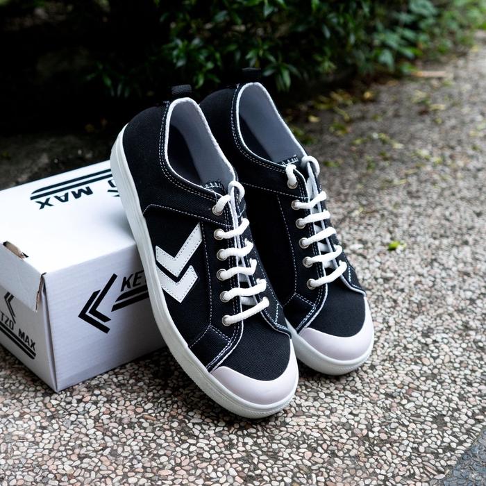 sepatu sneakers impor casual bahan kanvas Adinova (Harvey02)