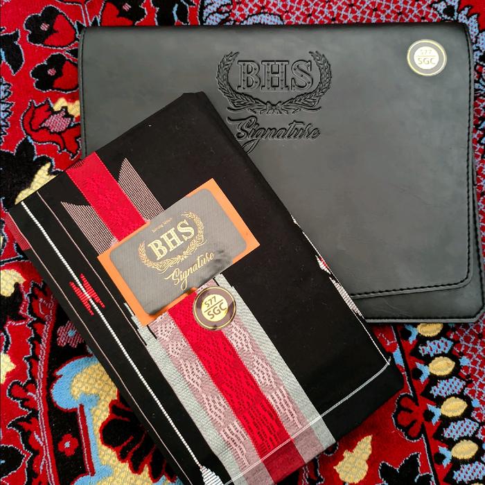 Sarung BHS Signature SGC Gold Warna Hitam Merah