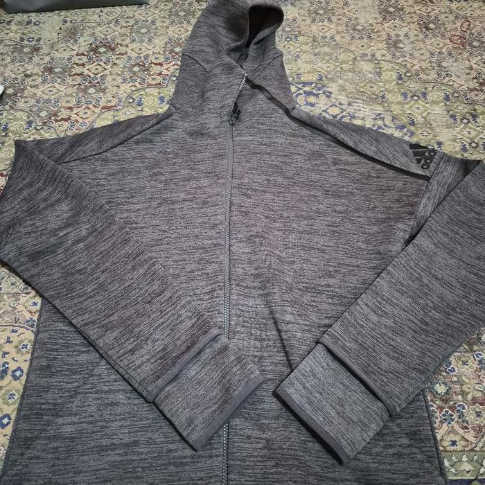 Adidas Z.N.E Hoodie Full Zip – Abu Abu (Bekas Kondisi Sangat Bagus)