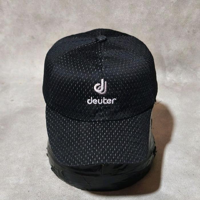 Topi snapback outdoor hiking gunung deuter hitam bekas