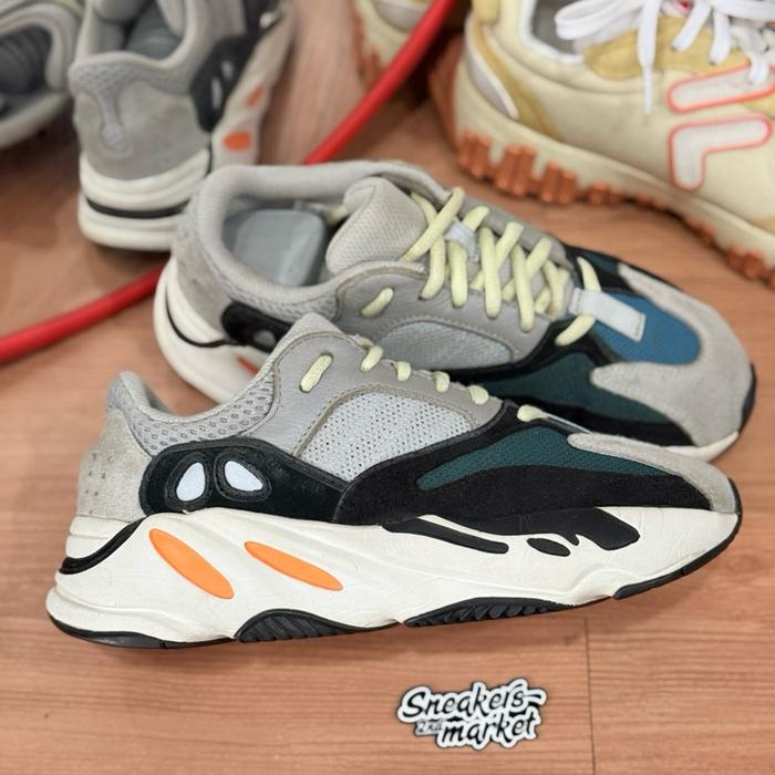 Yeezy Boost 700 wave runner Original Murah size 37 - Sneakers second market