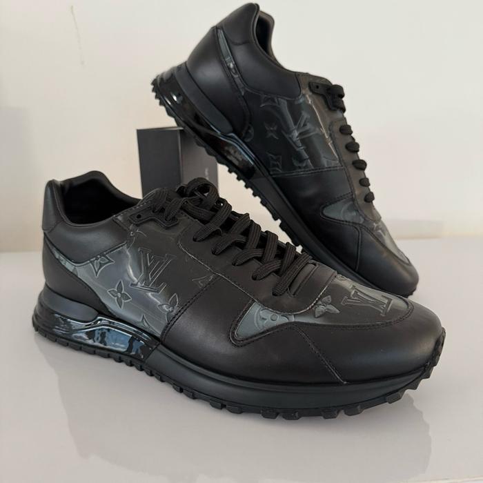 LV / Louis Vuitton Black Runaway black Reflective size 43-45 Shoes Pria Hitam Pantofel