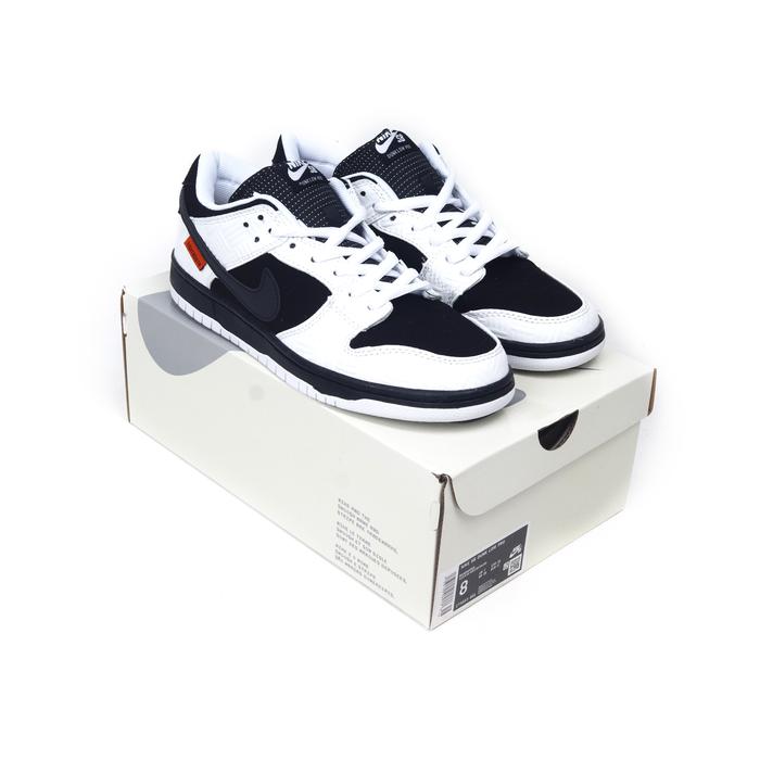 Sepatu Nike SB Dunk Low Tightbooth