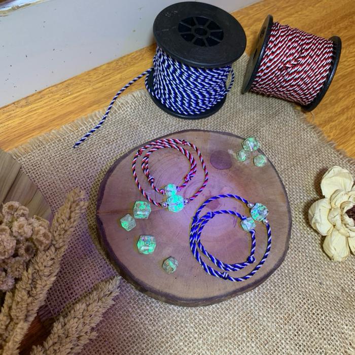 Dlingo Bengle Gelang Anti Sawan Fosfor Nyala di Bawah Sinar UV untuk Bumil dan Bayi dengan Tali Trid
