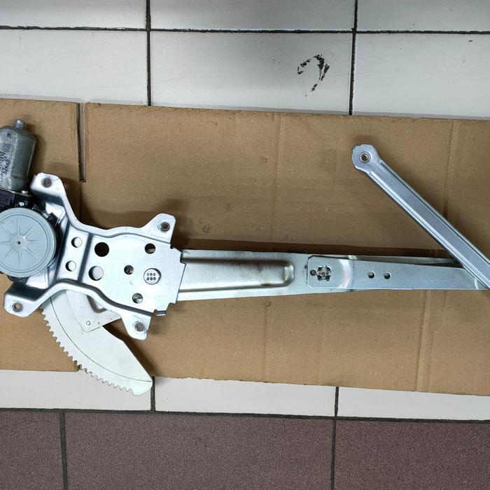 regulator kaca pintu depan kanan suzuki X over sx4 sgp R1