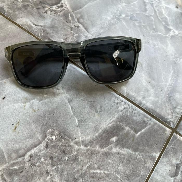Oakley Kaca Mata Holbrook Hitam dengan Lensa Hitam dan Frame Transparan untuk Gaya Modern