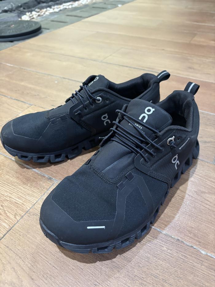 Sepatu ON Cloud 5 Waterproof Pria Men Hitam Original Second Mulus (ukuran 42)